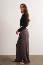 Load image into Gallery viewer, Diana Solid Wide-Leg Pants