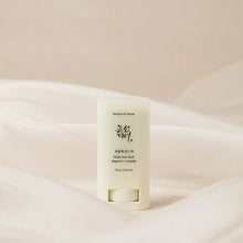 Load image into Gallery viewer, Matt Sun Stick: Mugwort + Camelia (SPF 20+ PA++++)