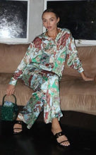 Load image into Gallery viewer, Paisley Printed Satin Trouser