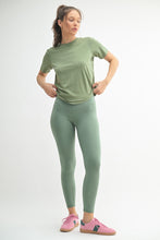 Load image into Gallery viewer, Classic Boxy Fit Tee