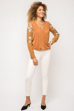 Load image into Gallery viewer, Surplice front with button detail top