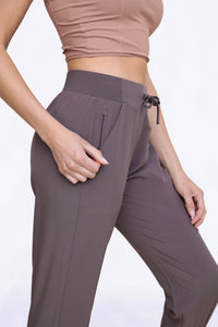 High-Waisted Capri Active Joggers with Pockets